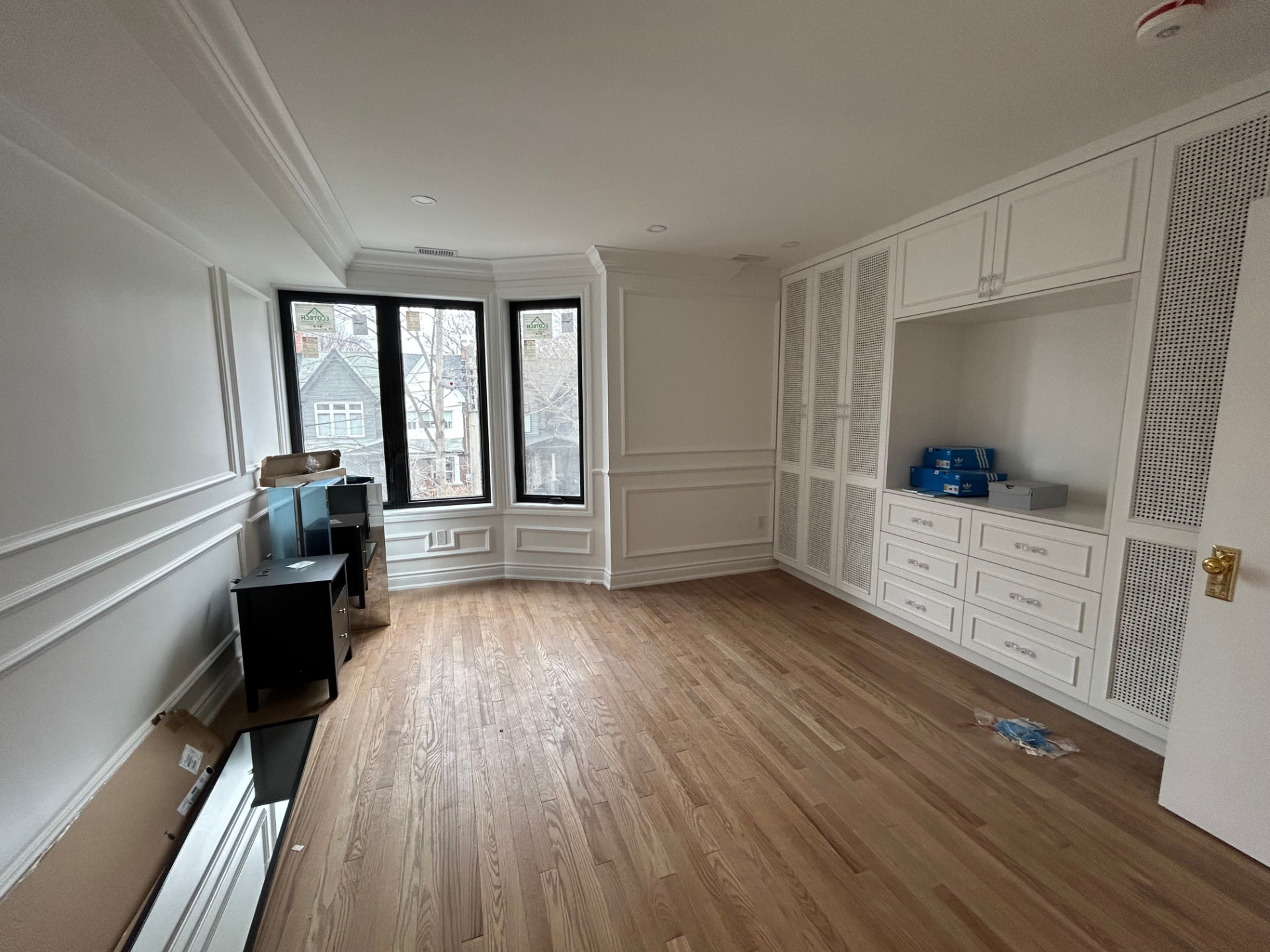 Panelled bedroom with built-ins — completed project